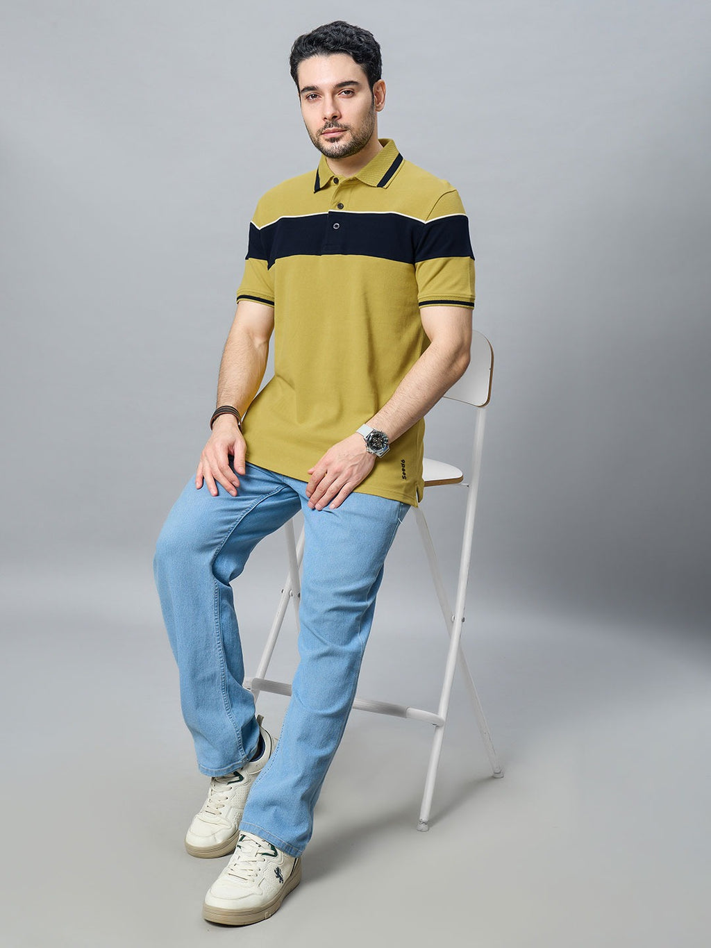 The Jacquard Polo in Mehandi with Navy